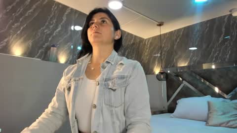 Sarah Deyvis online show from 12.23.24