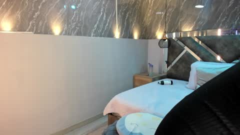 Sarah Deyvis online show from 12.27.24