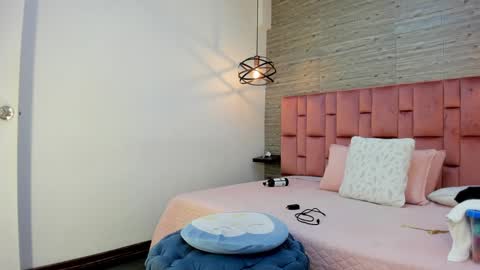 Sarah Deyvis online show from 01.06.25