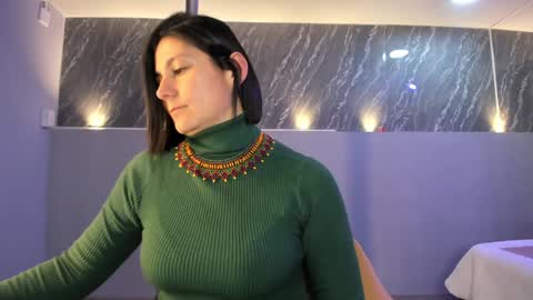 Sarah Deyvis online show from 02.04.25