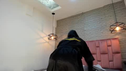 Sarah Deyvis online show from 02.17.25