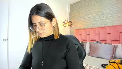 Sarah Deyvis online show from 10.17.25