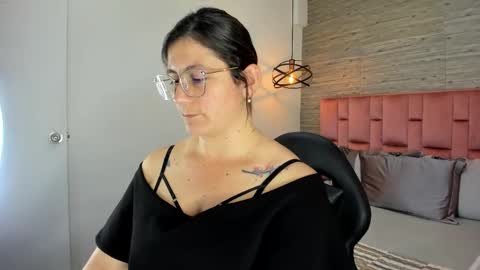 Sarah Deyvis online show from 10.22.25