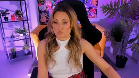 Divine Sarah NONUDE model online show from 02.23.25