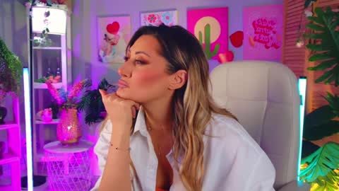 Divine Sarah NONUDE model online show from 04.13.26