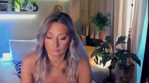 Snapshot of sarahholly chatting on 07.07.26 Divine Sarah NONUDE model online show from 07.07.26
