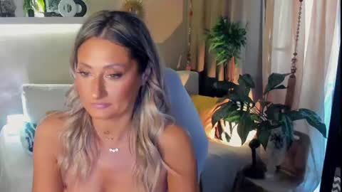 Snapshot of sarahholly chatting on 07.14.26 Divine Sarah NONUDE model online show from 07.14.26