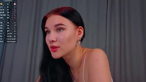 Sarah  online show from 10.05.25