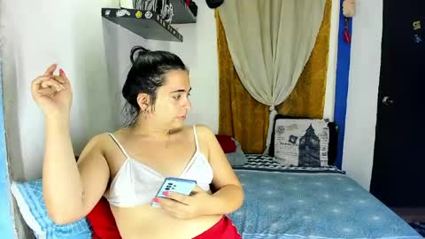 Snapshot of sarahjey chatting on 05.09.26 SARAHJEY online show from 05.09.26