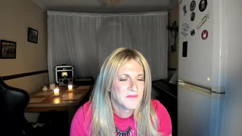 SarahLorraine online show from 11.02.25