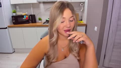 Sarah online show from 09.15.25