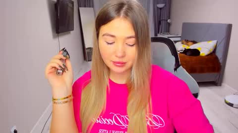 Snapshot of sarahmils chatting on 02.04.26 Sarah online show from 02.04.26