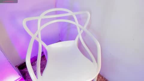 Sarahnovoa  online show from 11.30.25