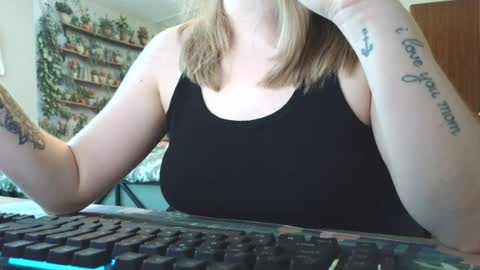 Snapshot of sarahpmummy chatting on 06.11.26 Sarah online show from 06.11.26