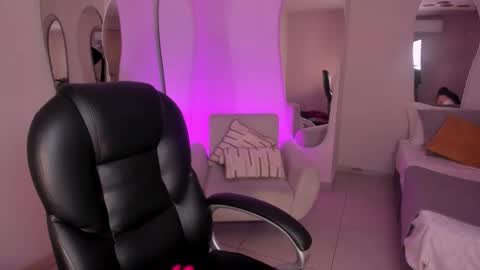 Sarah Rhodes online show from 11.21.25