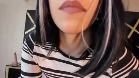 Snapshot of sarahrossi1 chatting on 06.19.26 SARAH online show from 06.19.26
