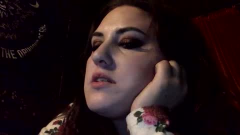 Snapshot of sarahsweetie17 chatting on 10.15.25 sarahsweetie17 online show from 10.15.25