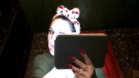 Snapshot of sarahsweetie17 chatting on 10.21.25 sarahsweetie17 online show from 10.21.25