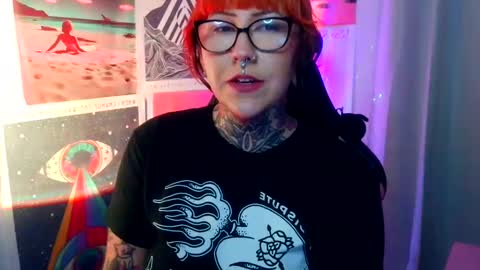 Sarah T online show from 10.04.25