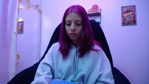 Snapshot of sarai_petite_ chatting on 12.04.24 SARAI online show from 12.04.24