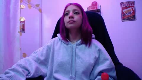Snapshot of sarai_petite_ chatting on 12.04.24 SARAI online show from 12.04.24
