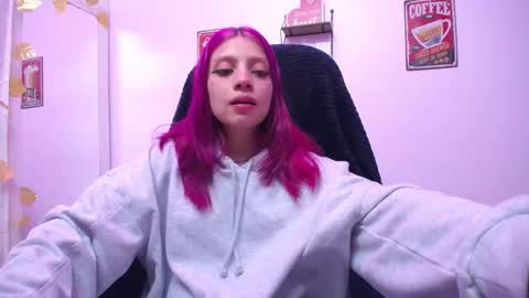 Snapshot of sarai_petite_ chatting on 12.04.24 SARAI online show from 12.04.24