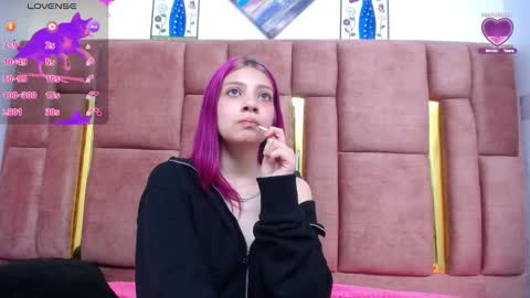 Snapshot of sarai_petite_ chatting on 12.18.24 SARAI online show from 12.18.24