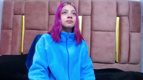 Snapshot of sarai_petite_ chatting on 12.20.24 SARAI online show from 12.20.24