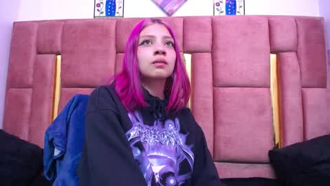 Snapshot of sarai_petite_ chatting on 12.21.24 SARAI online show from 12.21.24