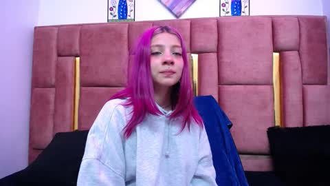 Snapshot of sarai_petite_ chatting on 12.22.24 SARAI online show from 12.22.24