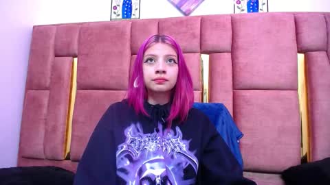 Snapshot of sarai_petite_ chatting on 12.29.24 SARAI online show from 12.29.24
