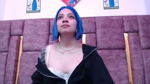 Snapshot of sarai_petite_ chatting on 01.08.25 SARAI online show from 01.08.25