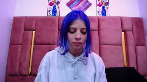 Snapshot of sarai_petite_ chatting on 01.10.25 SARAI online show from 01.10.25