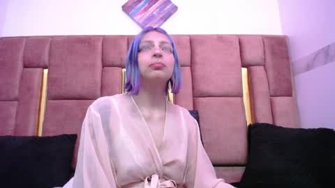 Snapshot of sarai_petite_ chatting on 01.28.25 SARAI online show from 01.28.25