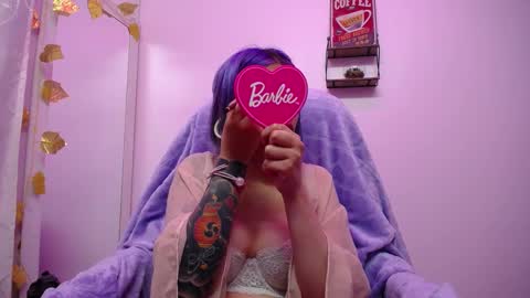 Snapshot of sarai_petite_ chatting on 02.19.25 SARAI online show from 02.19.25
