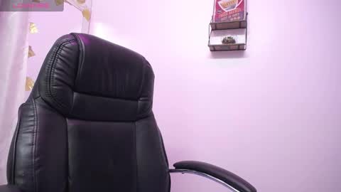 Snapshot of sarai_petite_ chatting on 02.25.25 SARAI online show from 02.25.25