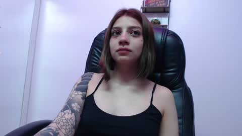 Snapshot of sarai_petite_ chatting on 03.01.25 SARAI online show from 03.01.25
