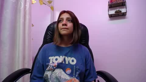 Snapshot of sarai_petite_ chatting on 03.10.25 SARAI online show from 03.10.25