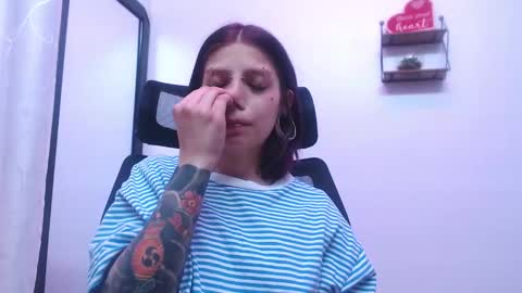 Snapshot of sarai_petite_ chatting on 09.13.25 SARAI online show from 09.13.25