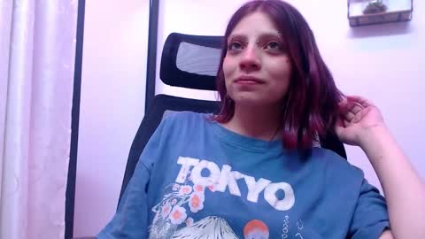 Snapshot of sarai_petite_ chatting on 09.17.25 SARAI online show from 09.17.25