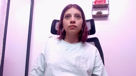 Snapshot of sarai_petite_ chatting on 09.18.25 SARAI online show from 09.18.25