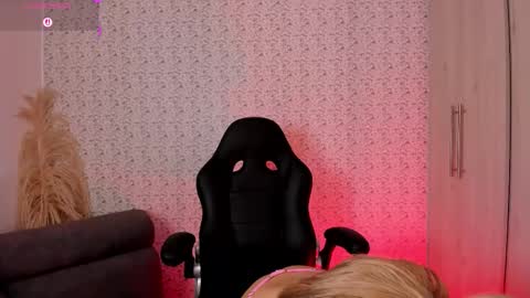 Sara jones   online show from 03.28.26