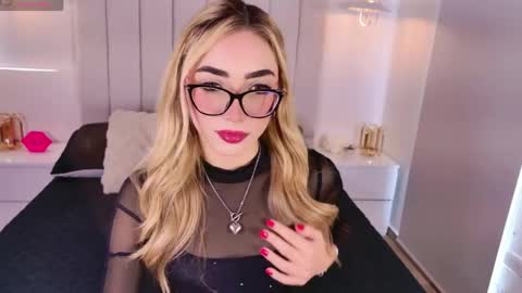 Snapshot of sarajonesxxx chatting on 04.17.26 Sara jones online show from 04.17.26