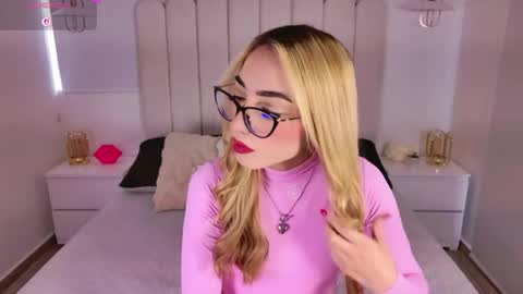 Snapshot of sarajonesxxx chatting on 04.23.26 Sara jones online show from 04.23.26