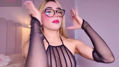 Snapshot of sarajonesxxx chatting on 05.01.26 Sara jones online show from 05.01.26