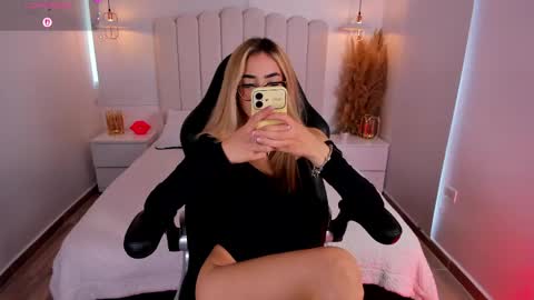 Snapshot of sarajonesxxx chatting on 05.08.26 Sara jones online show from 05.08.26