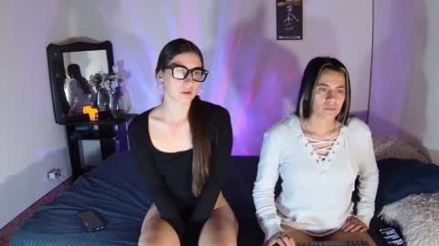 Snapshot of sarajonnes4 chatting on 04.08.26 Sarajonnes4 online show from 04.08.26