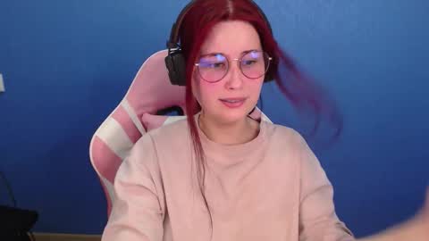 Snapshot of sarakinski chatting on 03.17.26 Sara online show from 03.17.26