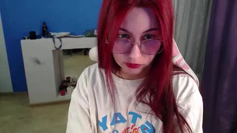 Snapshot of sarakinski chatting on 03.25.26 Sara online show from 03.25.26