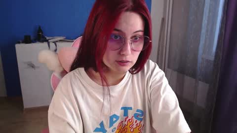 Snapshot of sarakinski chatting on 03.31.26 Sara online show from 03.31.26